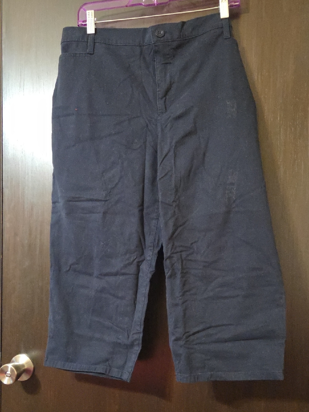 Gloria Vanderbilt ladies black capris 16W